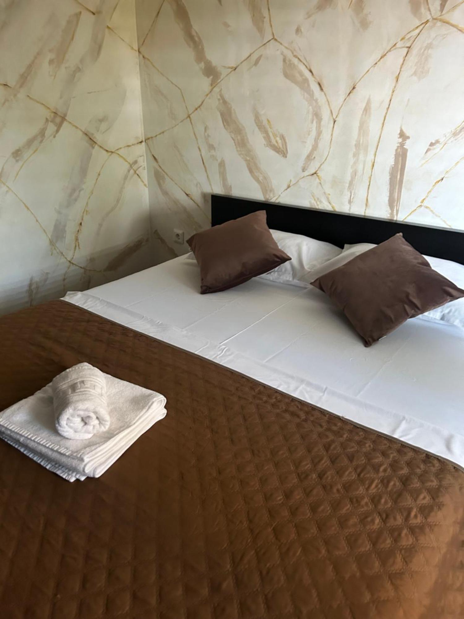 Guest House Târgu Jiu Zewnętrze zdjęcie